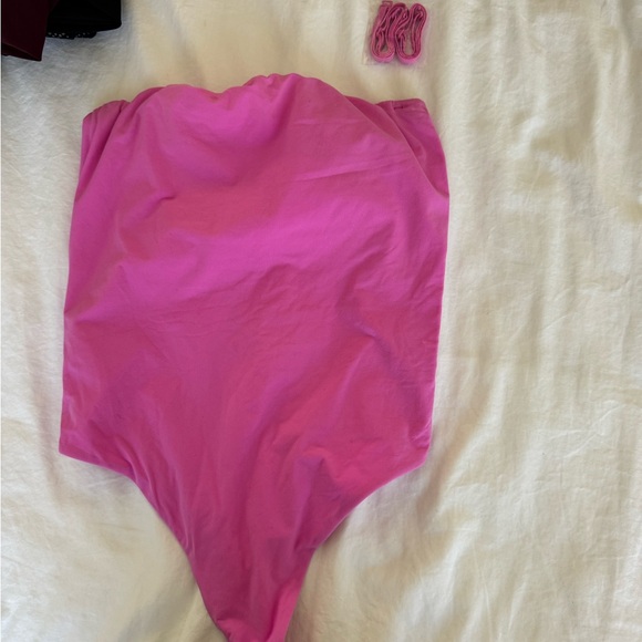 SKIMS Tops - SKIMS strapless bodysuit - Pink